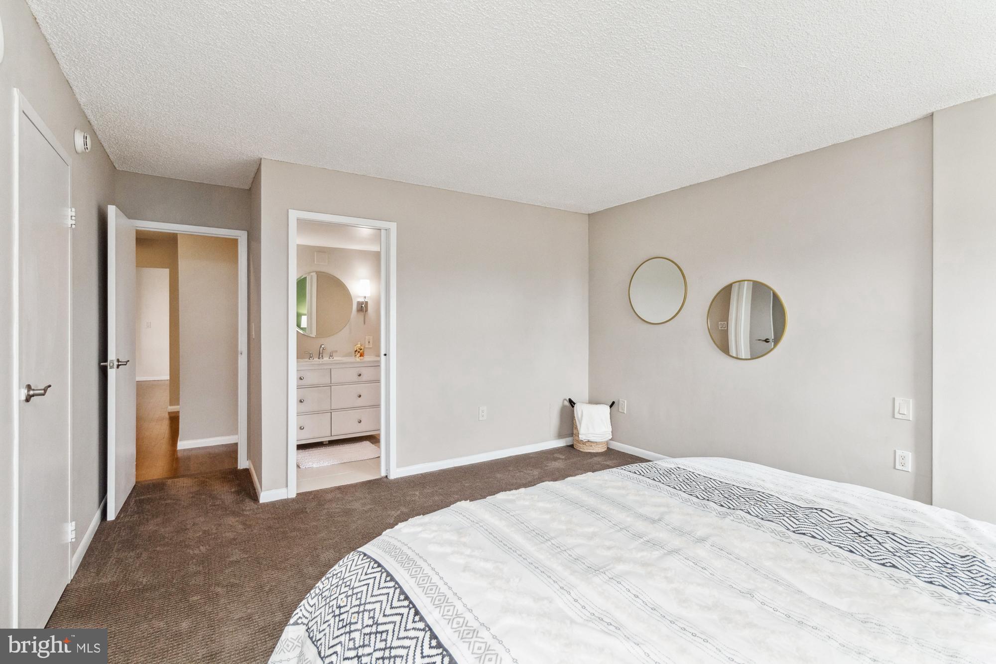 RIDGELY TOWSON CENTER - Residential