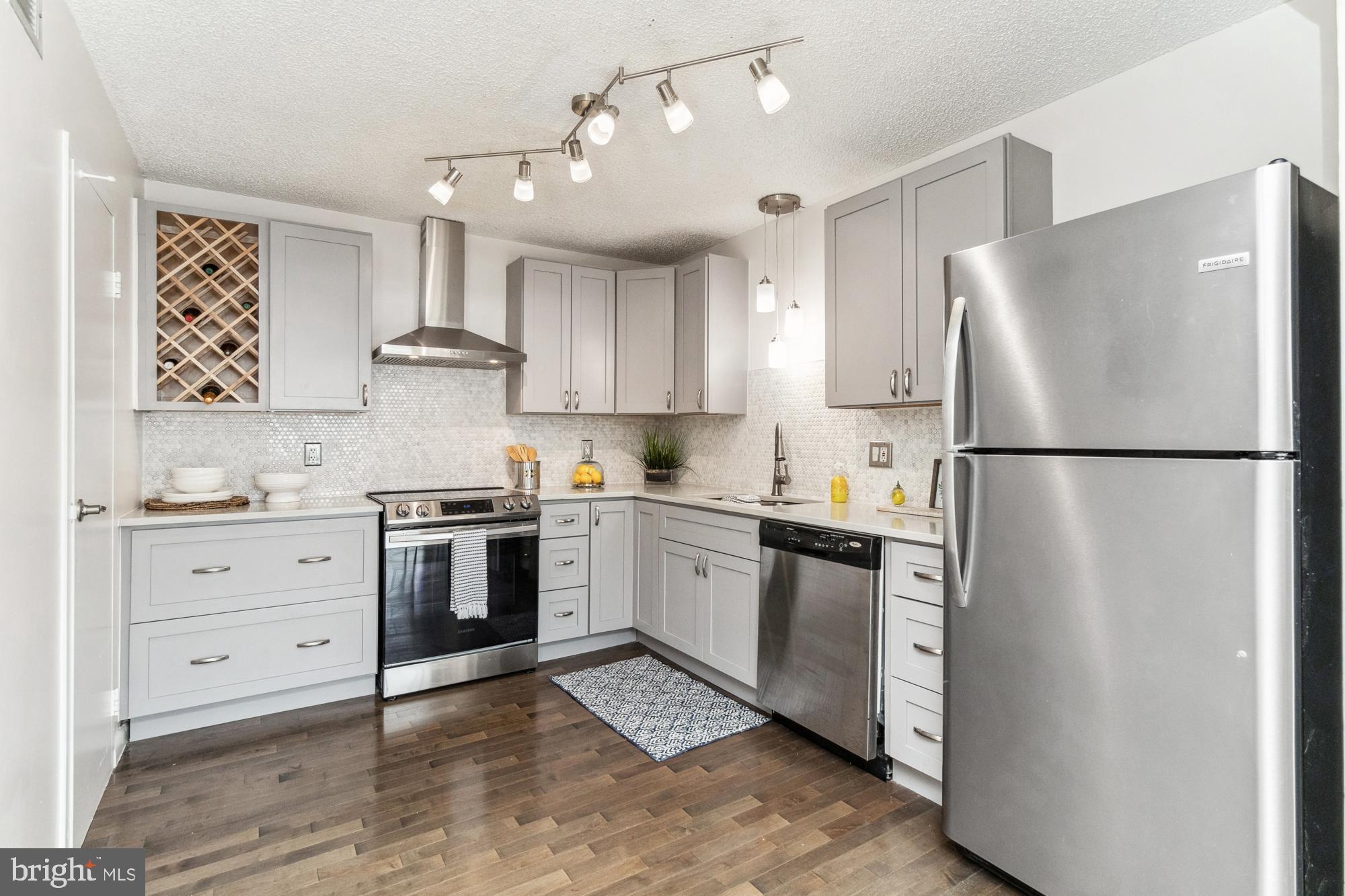 RIDGELY TOWSON CENTER - Residential