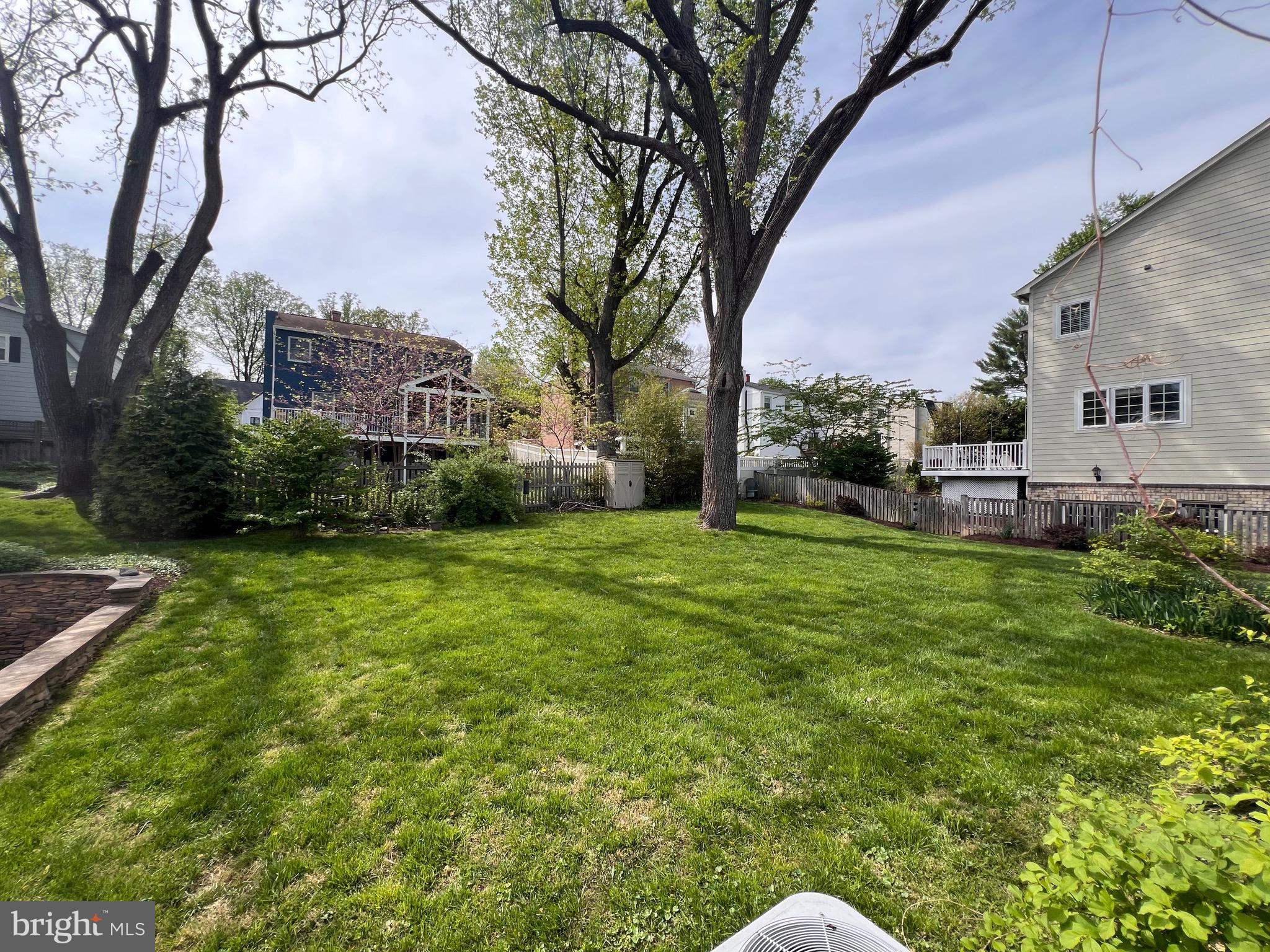 CHEVY CHASE HILLS - Residential