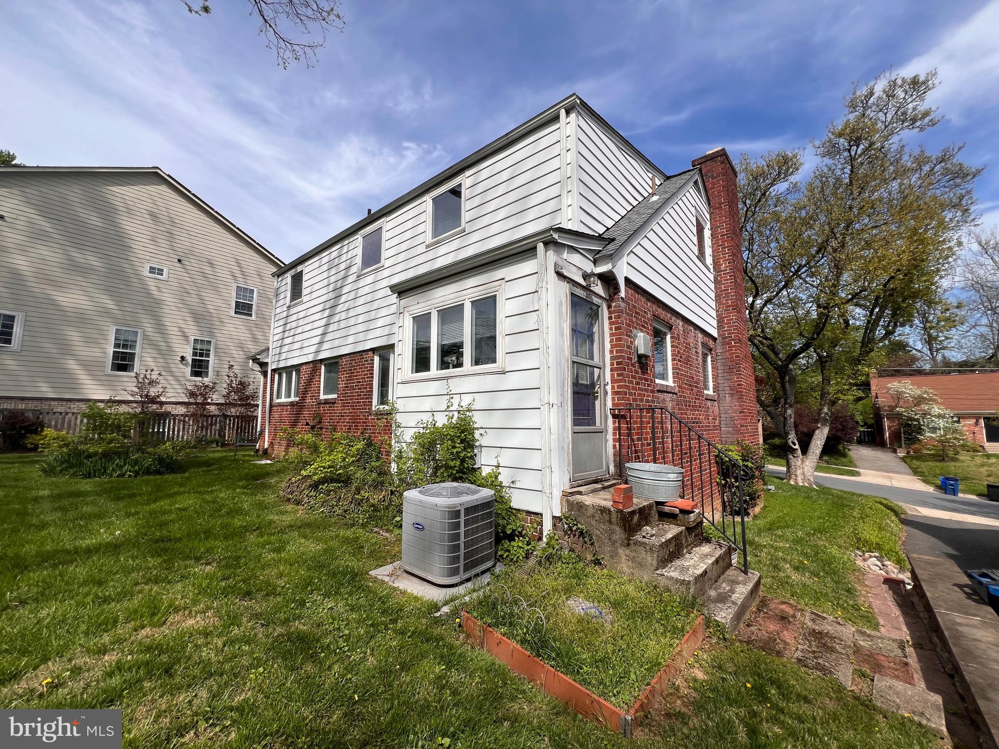 CHEVY CHASE HILLS - Residential