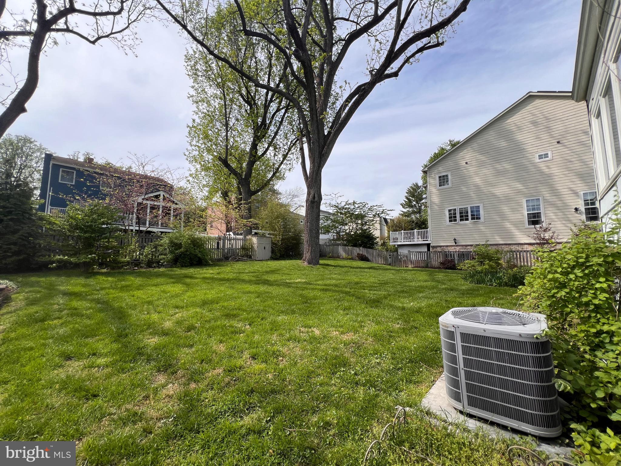 CHEVY CHASE HILLS - Residential