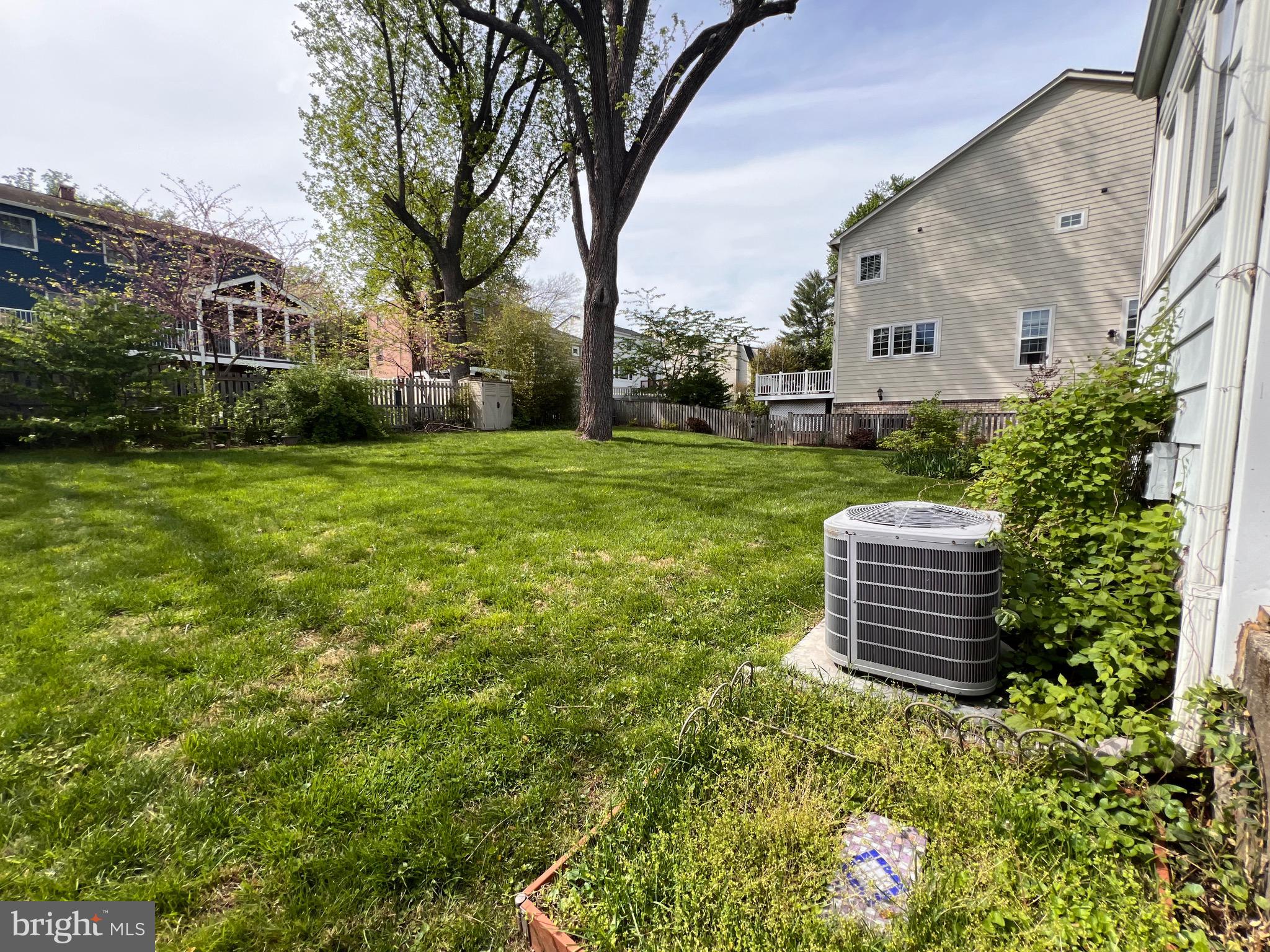 CHEVY CHASE HILLS - Residential