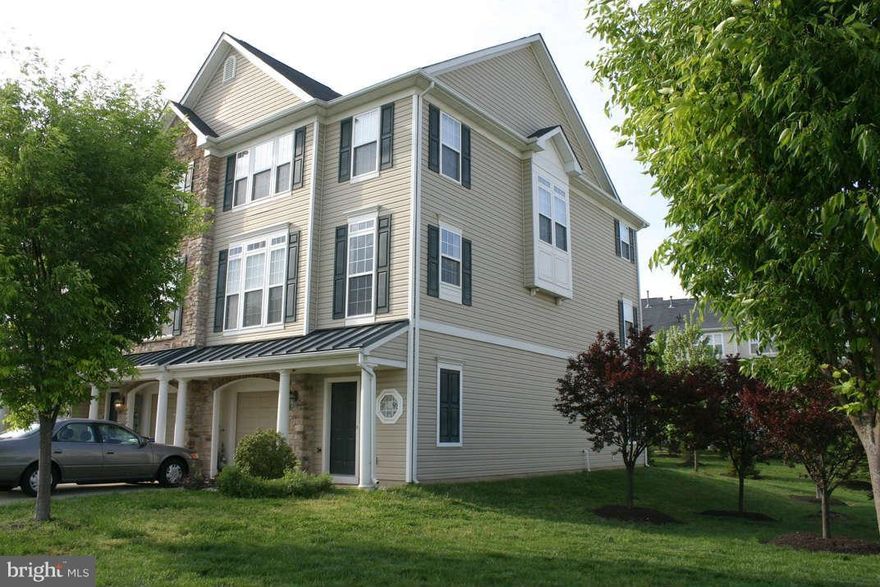 Sun-filled, like new, 3-level End Unit 2400 sqft Garage Townhouse in sought-after Emerson. 4 FEET extension in all 3 levels. Great kit w/breakfast Room.Family room off kitchen. Fabulous Spacious Living & Dining rooms.Master suite w/walk-in closet, double sink, Jacuzzi tub, separate shower. Finished Walk-out Rec room. Fresh paint. Atholton High School.