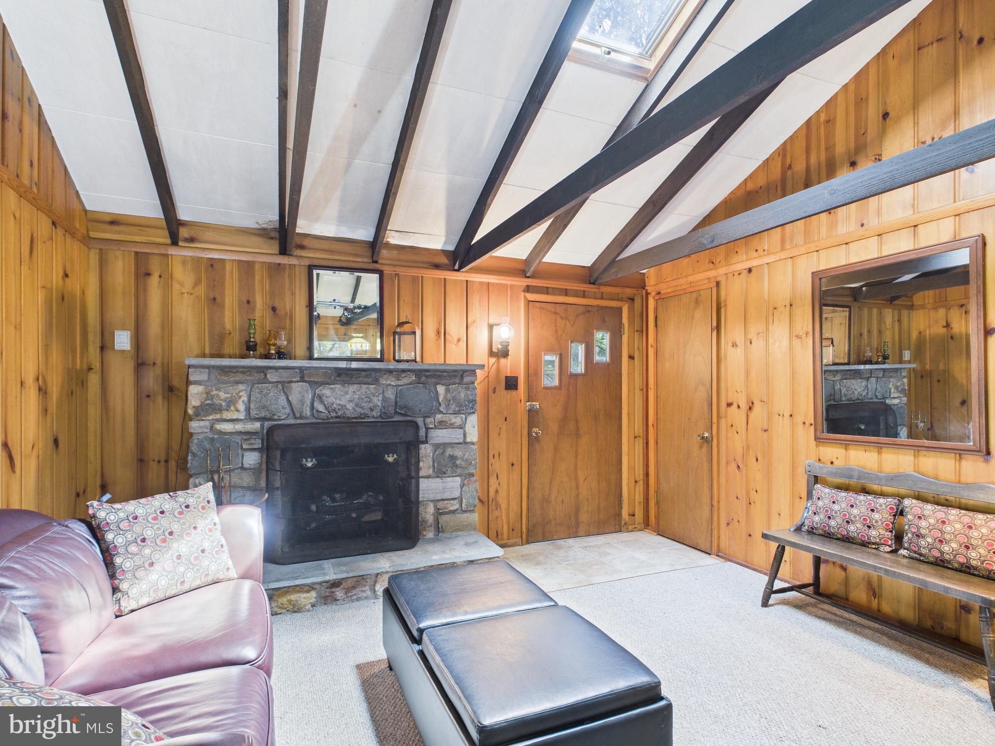 ARROWHEAD LAKE - Residential