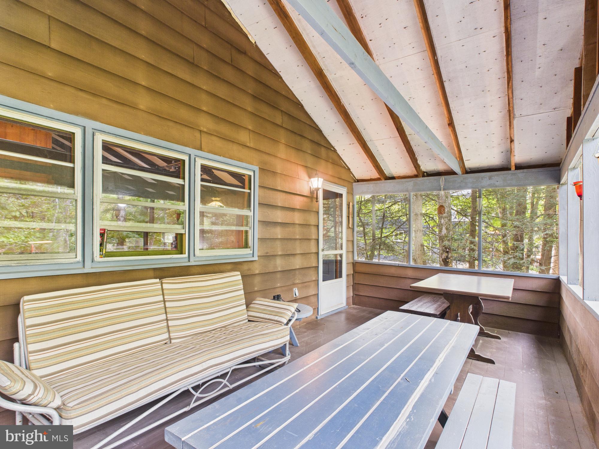 ARROWHEAD LAKE - Residential