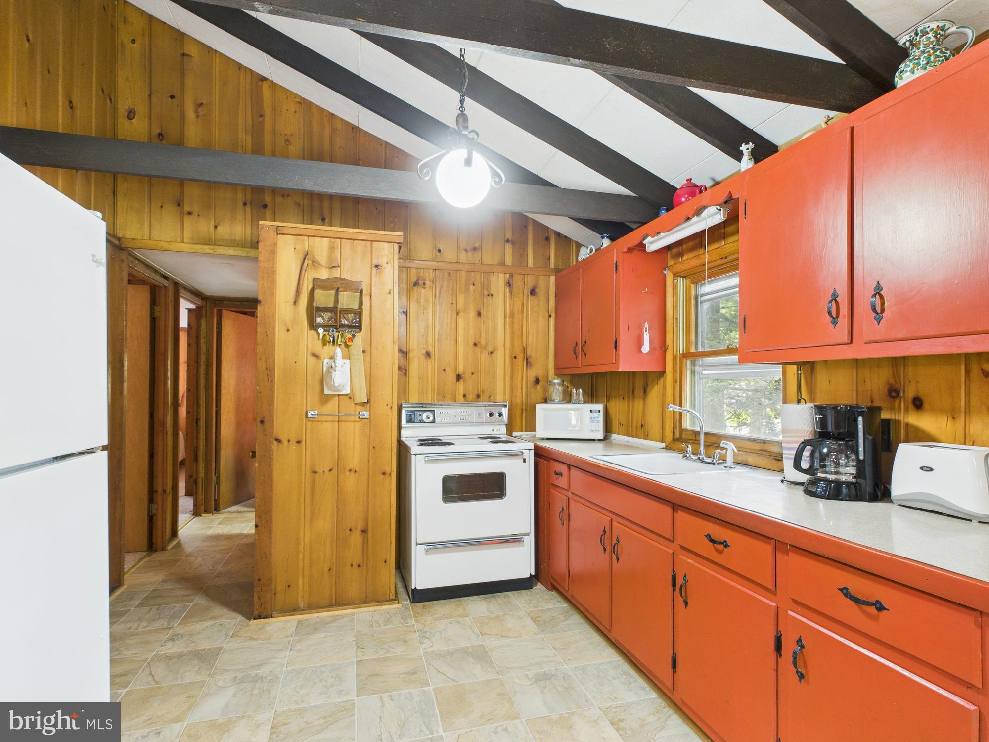 ARROWHEAD LAKE - Residential