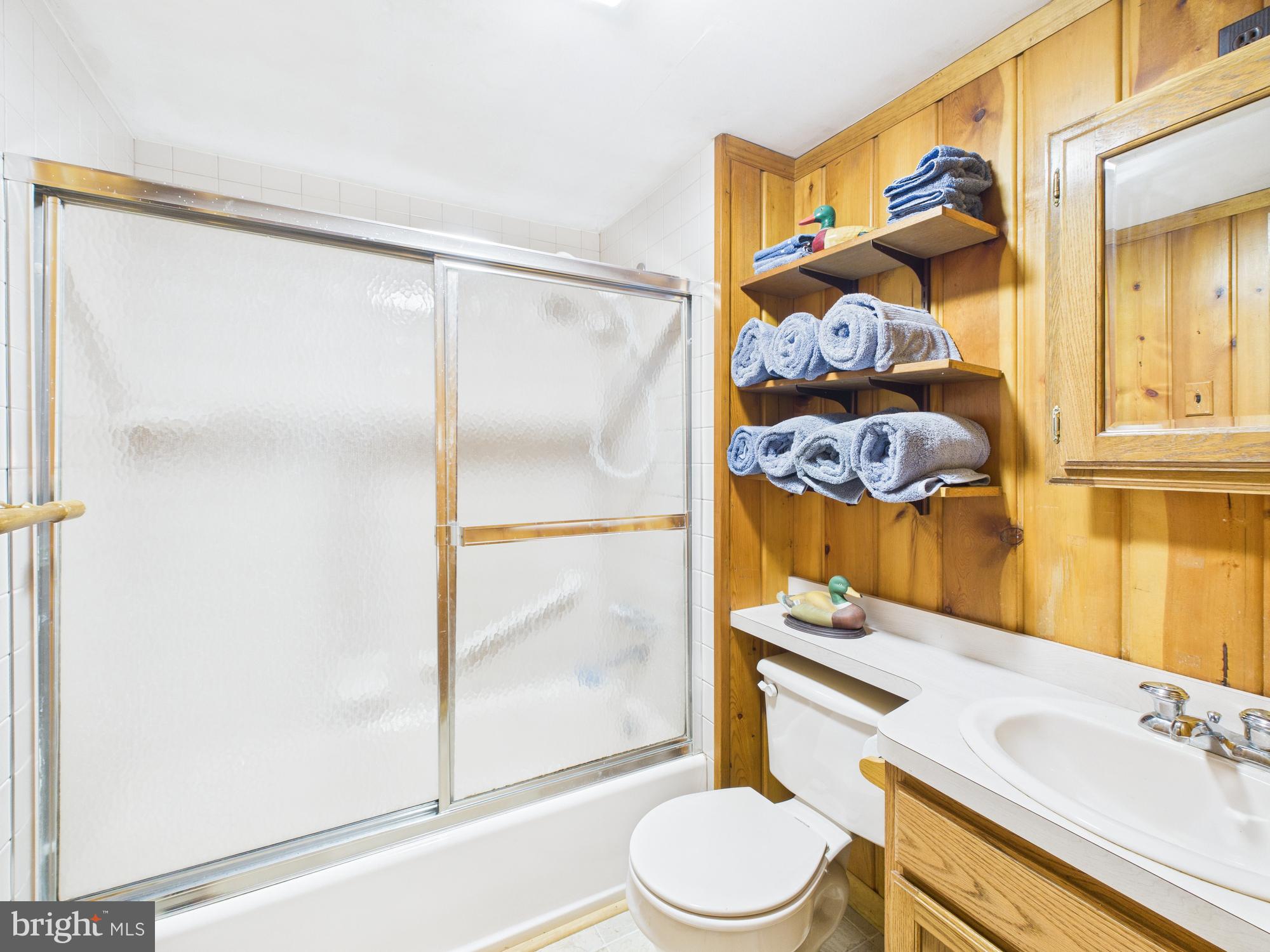 ARROWHEAD LAKE - Residential