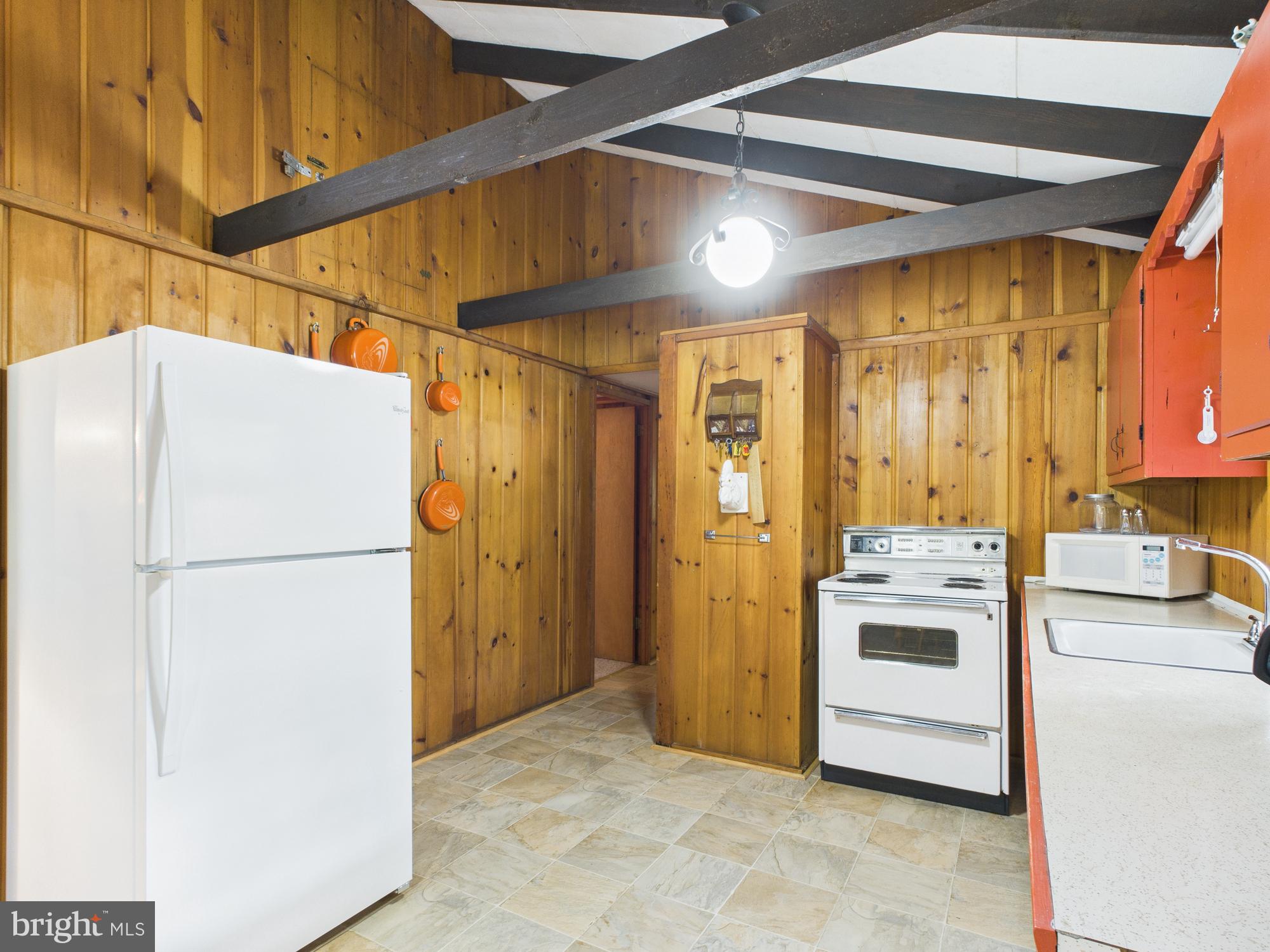 ARROWHEAD LAKE - Residential