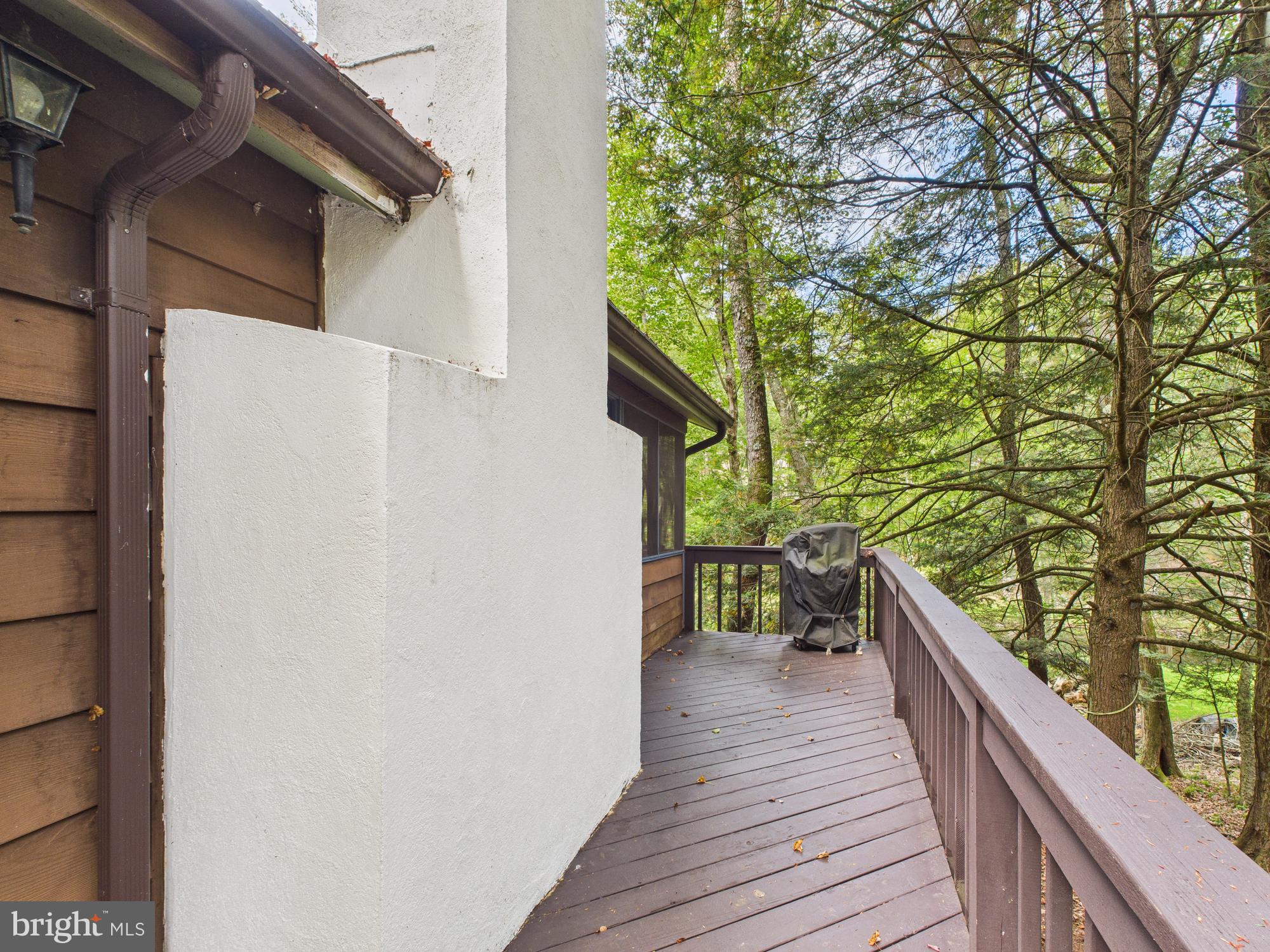 ARROWHEAD LAKE - Residential