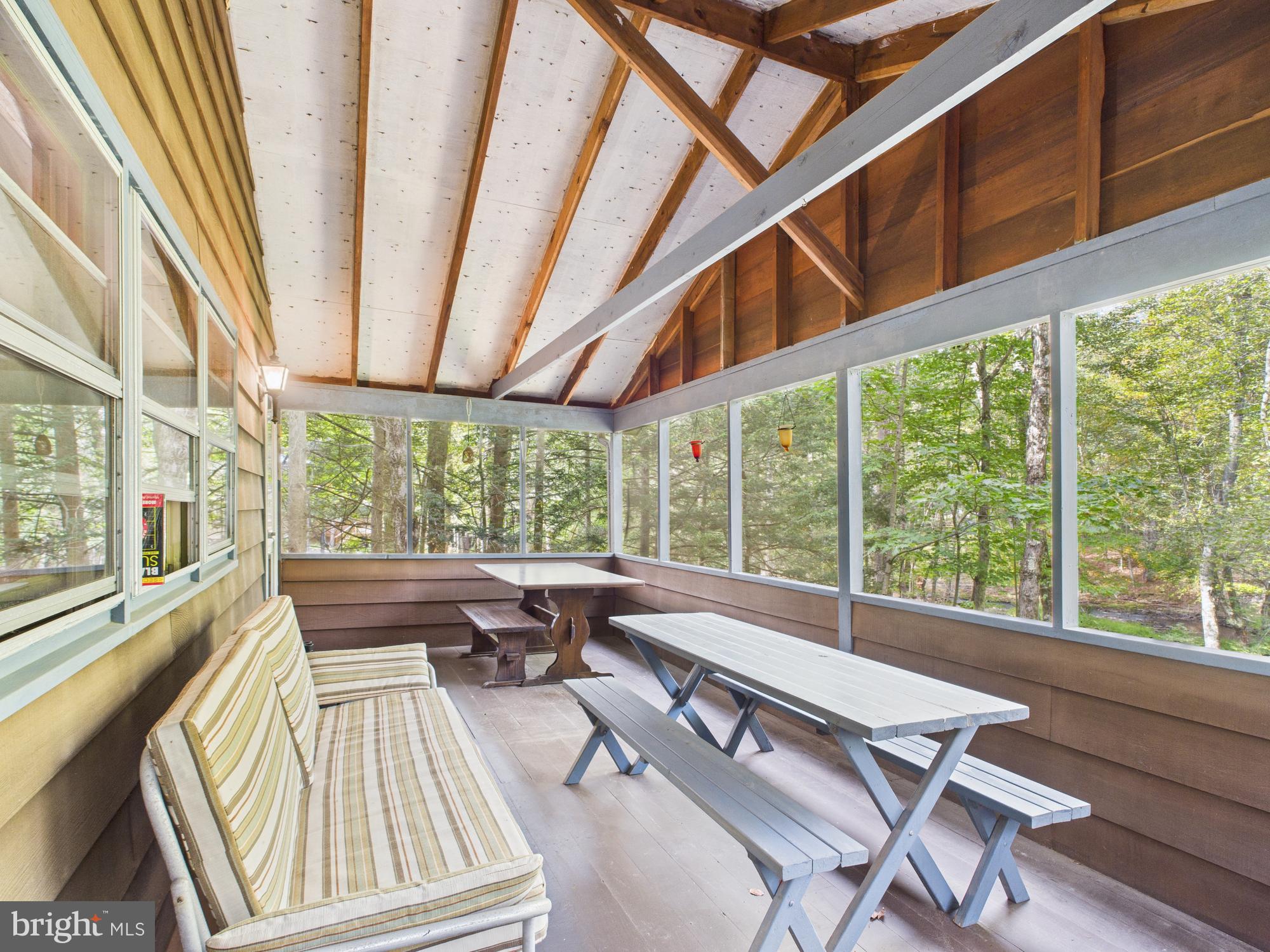 ARROWHEAD LAKE - Residential