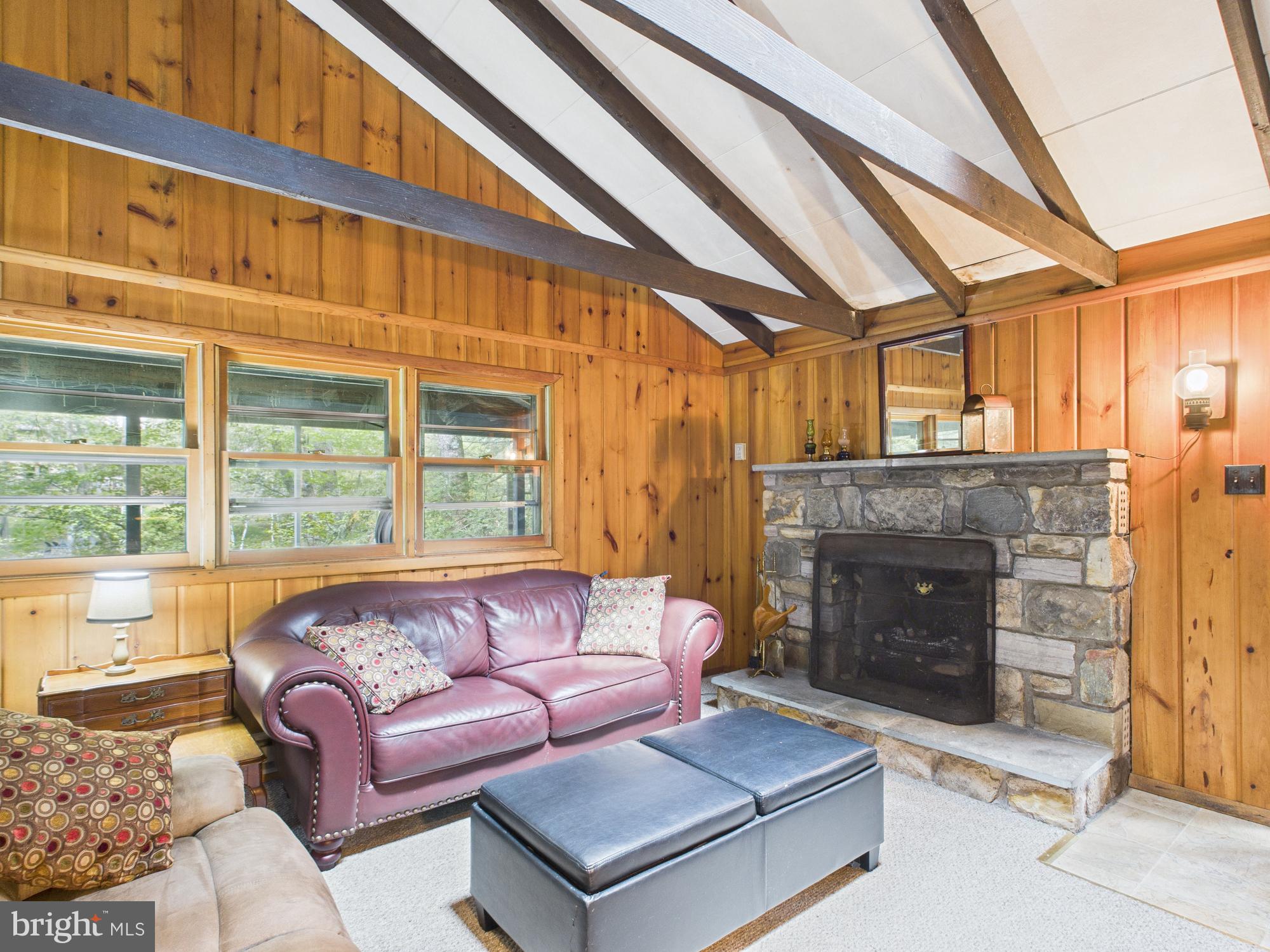 ARROWHEAD LAKE - Residential