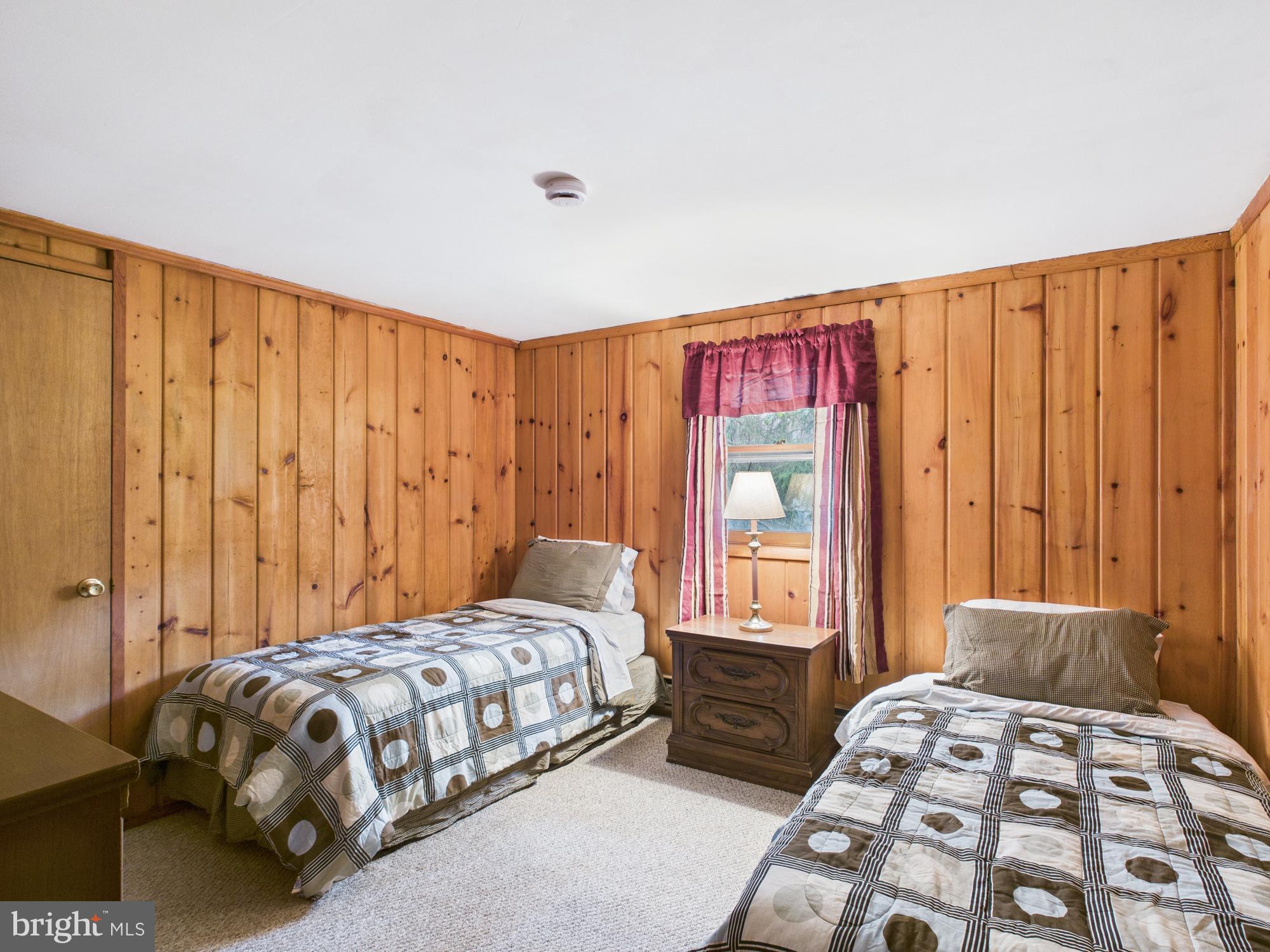 ARROWHEAD LAKE - Residential