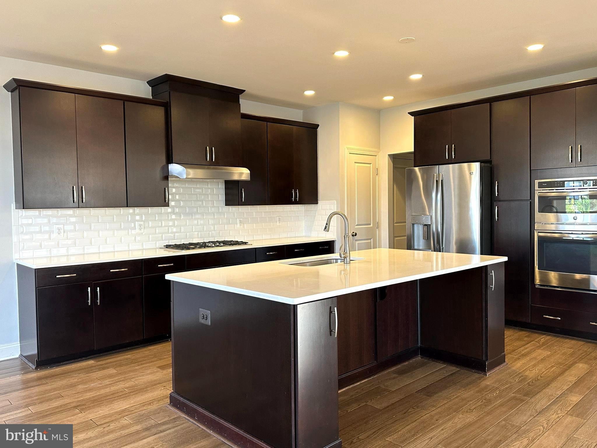 LOUDOUN VALLEY ESTATES 2 - Residential Lease