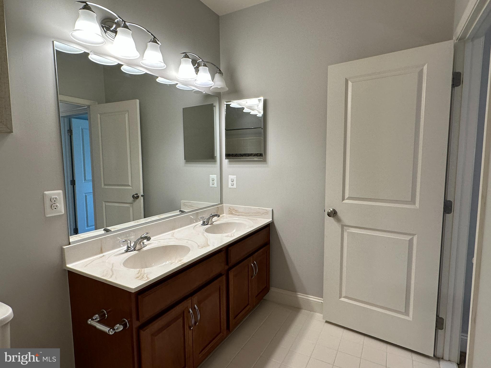 LOUDOUN VALLEY ESTATES 2 - Residential Lease