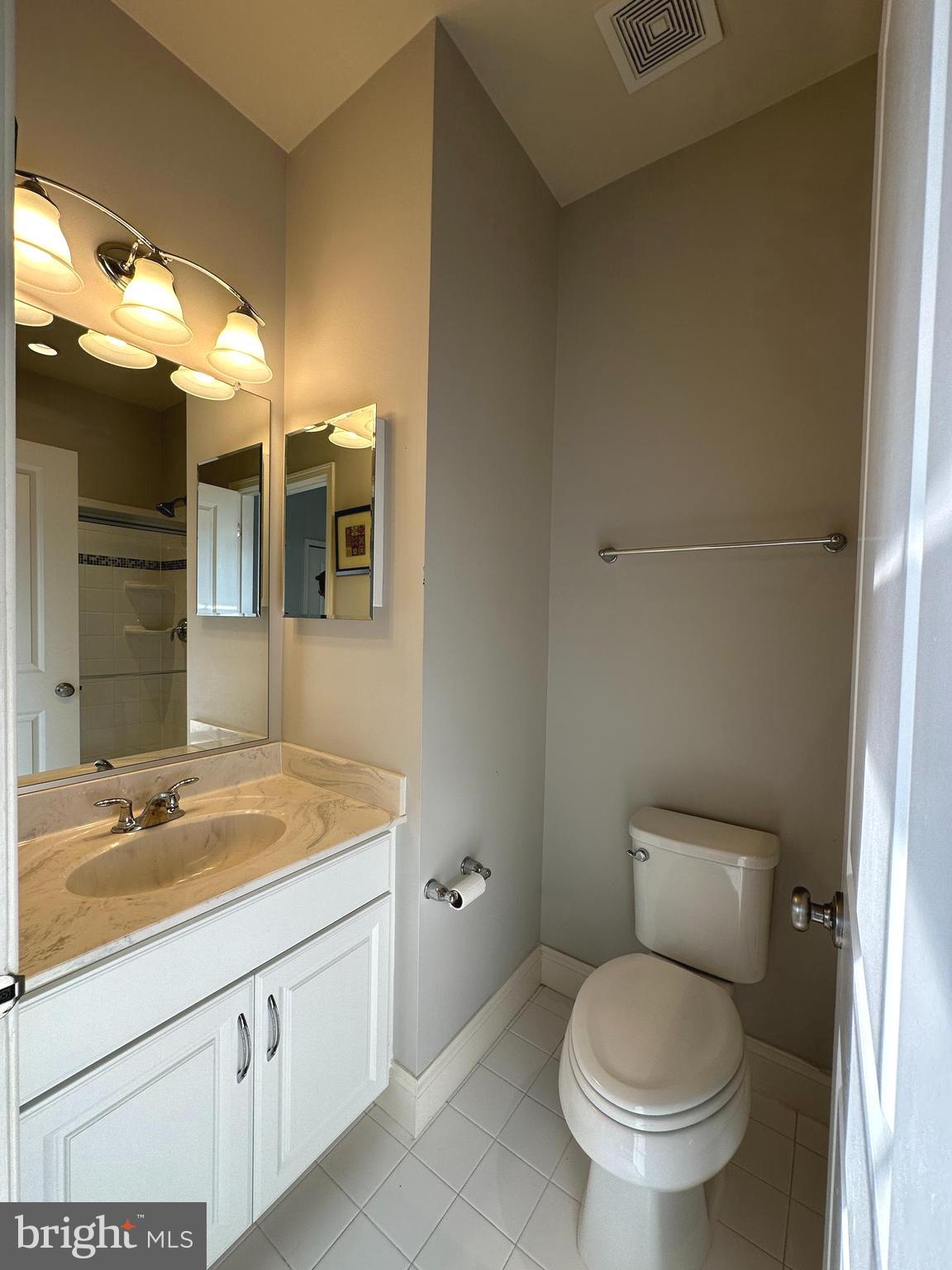 LOUDOUN VALLEY ESTATES 2 - Residential Lease