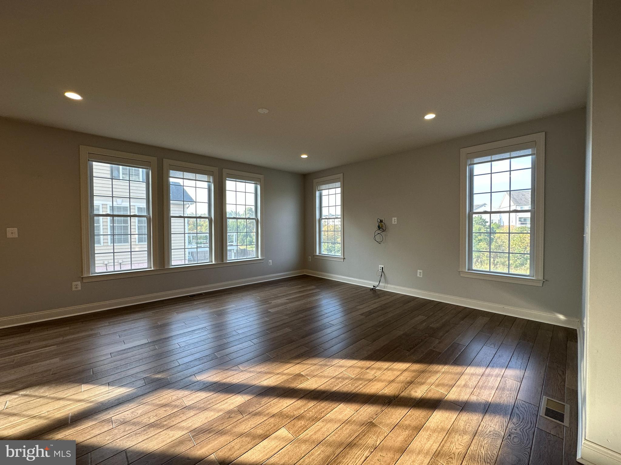 LOUDOUN VALLEY ESTATES 2 - Residential Lease