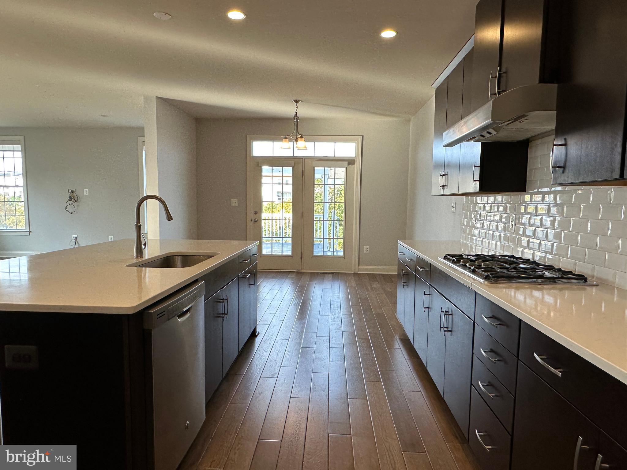 LOUDOUN VALLEY ESTATES 2 - Residential Lease