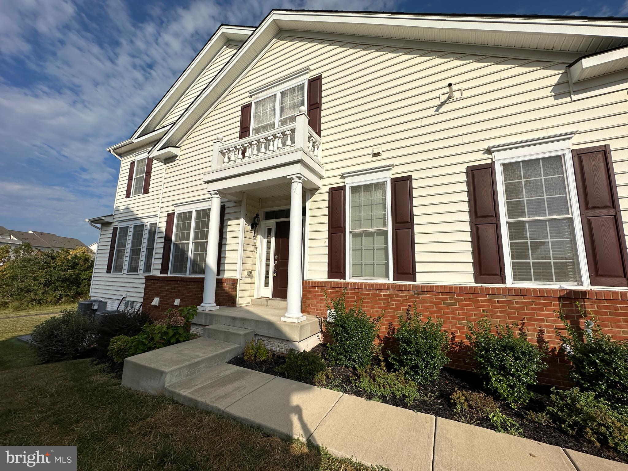 LOUDOUN VALLEY ESTATES 2 - Residential Lease