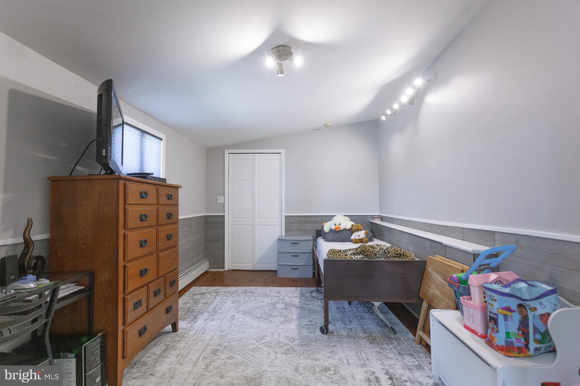 QUINCY HOLLOW - Residential