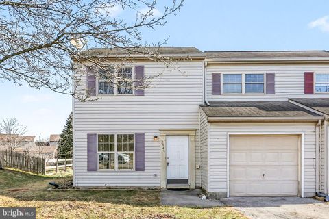 Townhouse For Rent - 2949 Milky Way<br/> DOVER, PA 17315