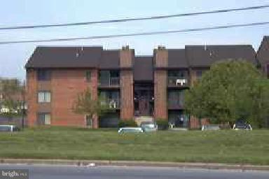 This unit shows very well and will not last for this price. Close to all beltways and shopping, this is where you want to live. View now.