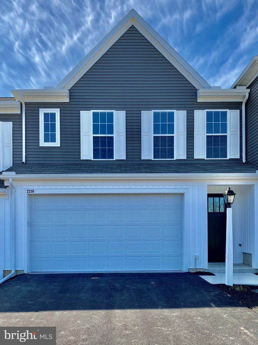 Townhouse in Deer Run for RENT. 3 beds, 2.5 bathroms with 2 car garage