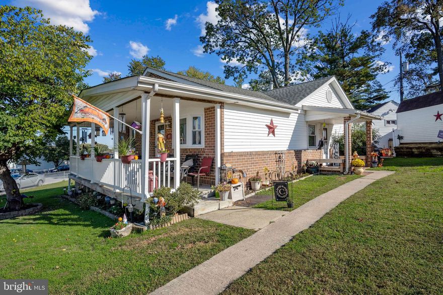 Welcome To 11 Stabilizer Drive, Enter & Be Captured By Its Charming Character. This 3 Bedroom 2 Full Bathroom 1 Car Detached Garage Home Is Perfect For You.  Make Your Way Throughout The Main Level You'll Find Brand New   Vinyl Flooring, A Large Sun-Filled Living Room With Bay Windows, A Kitchen With Breakfast Bar, Stainless Steel Refrigerator, Granite Countertops, & Dining Room.  Continuing Throughout The Home We Have 3 Spacious Bedrooms With Ample Closet Space & Full Bathroom. The Main Floor Offers A Laundry Room & Additional Full Bathroom. Continuing To The Outdoor Exterior, We Have  A Beautiful Deck With Hot Tub And A Clubroom Complete With Electrical, Air Conditioning In Wall Unit, Ceiling Fans, & Skylights.   Added Bonuses: Hot Tub/ Lifetime Warranty On Screens, Roof & Windows, Brand New Appliances,  & Large Fenced In Yard.
