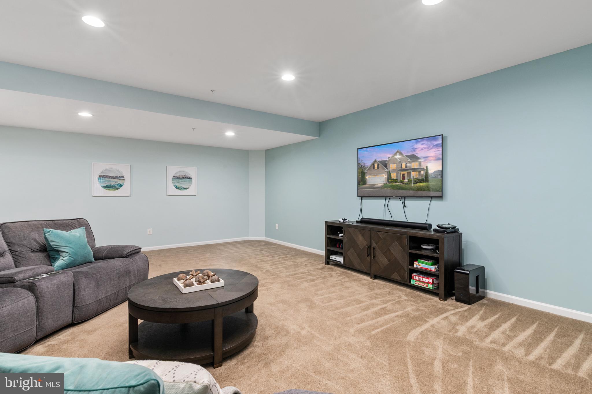 MONTGOMERY CROSSING - Residential