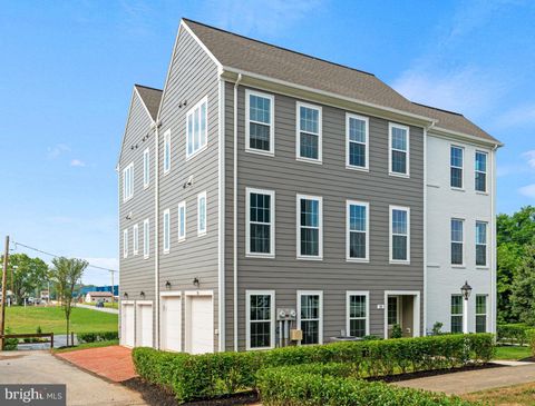 Townhouse For Sale - 33 Seover Way<br/> CARLISLE, PA 17015