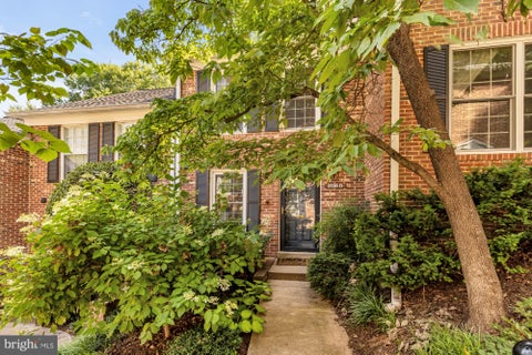 Townhouse For Rent - 2536 S Walter Reed Drive #D<br/> ARLINGTON, VA 22206
