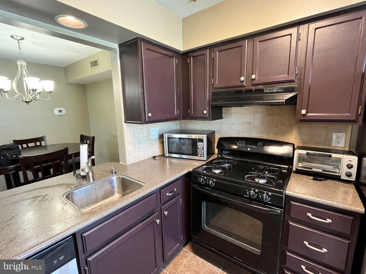 NEWTOWN GRANT - Residential Lease