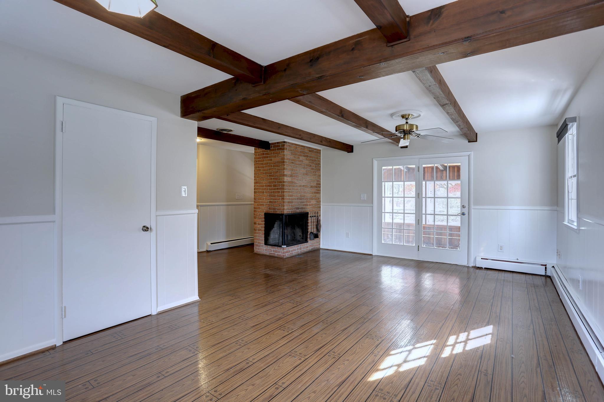 COLUMBIA HILLS - Residential