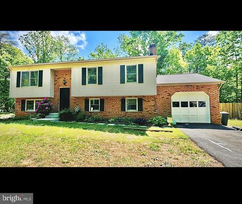 Photo of 11902 Plantation Drive, SPOTSYLVANIA, VA 22551 (MLS # VASP2041468)