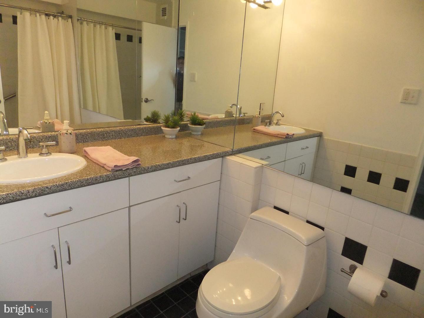 OAK HILL - Residential Lease