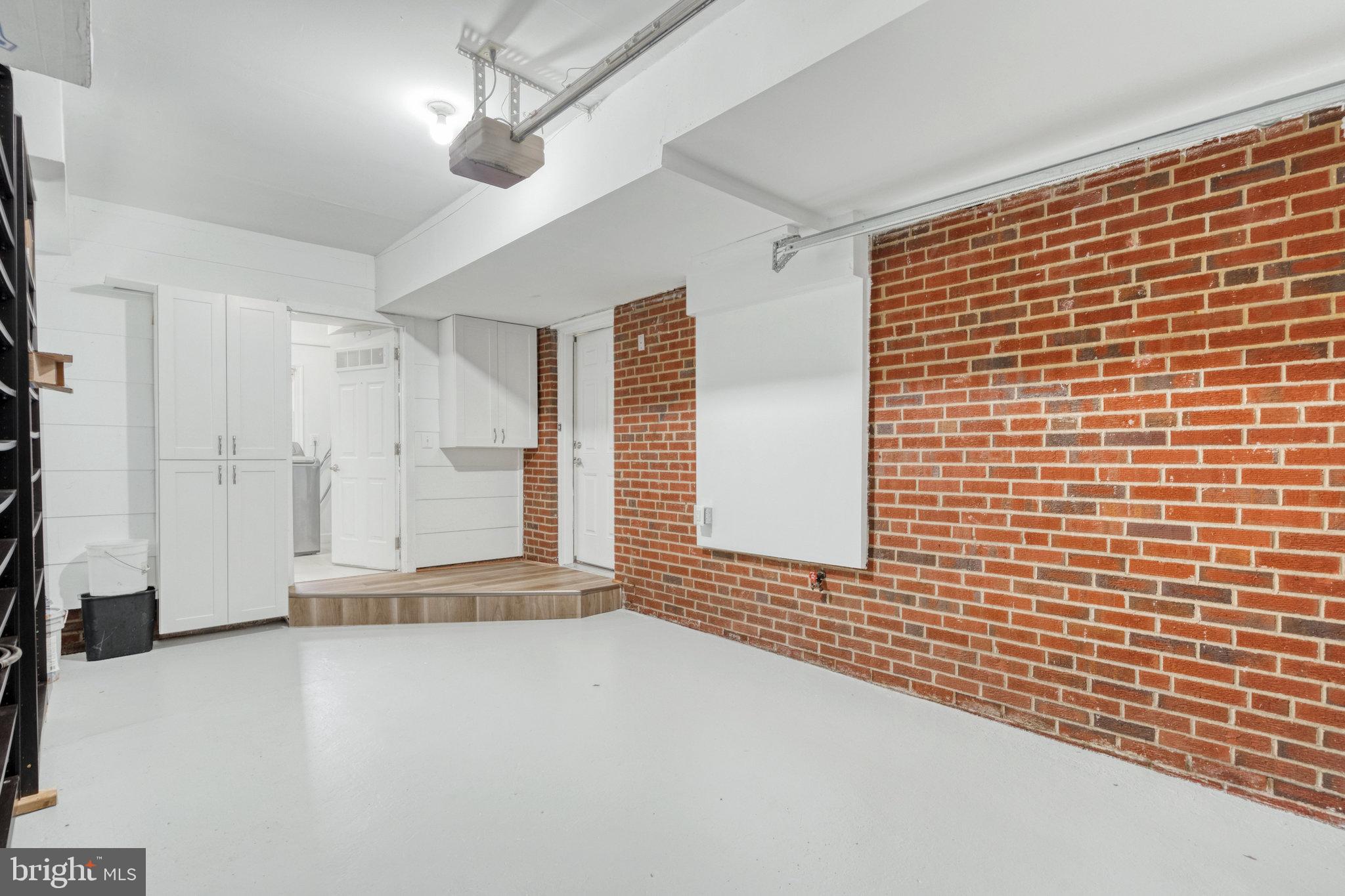 EAST VIENNA WOODS - Residential