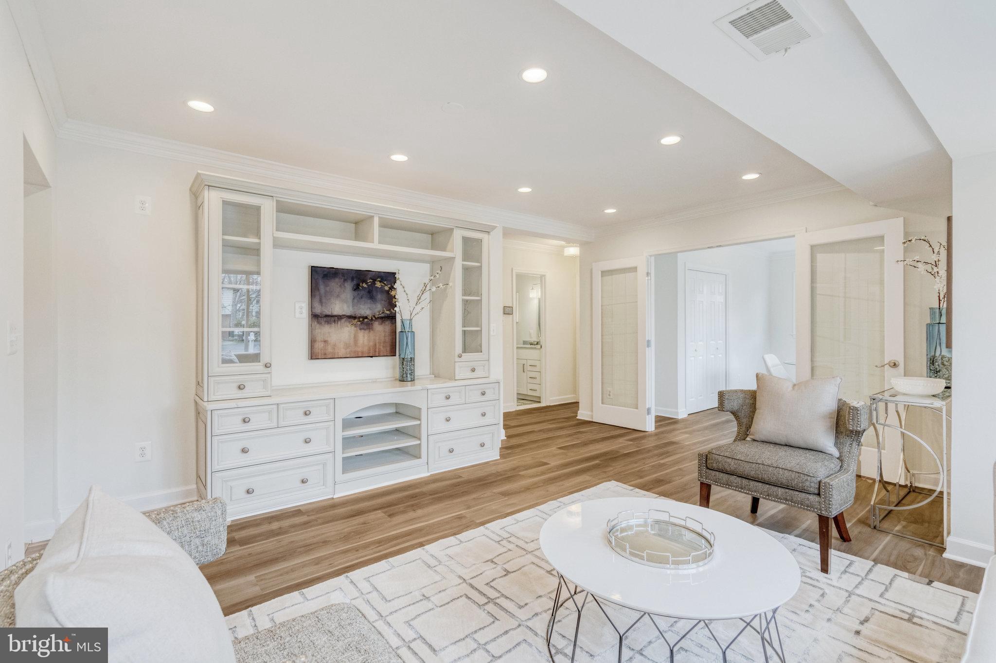 EAST VIENNA WOODS - Residential