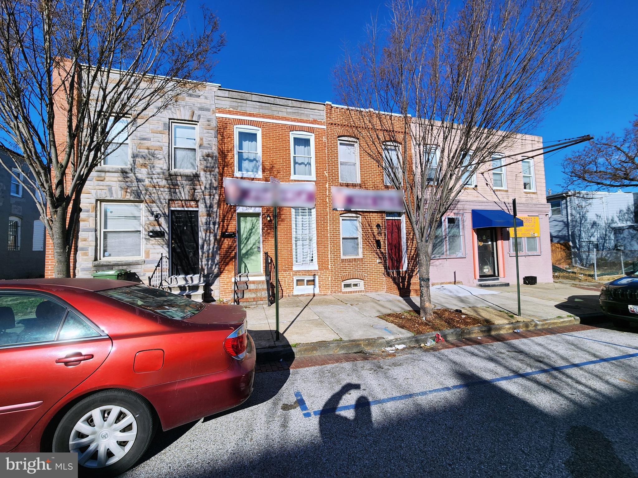 POST AUCTION: MAKE AN OFFER! Deposit: $15,000.
This two-story rowhome at 528 N Montford Ave in Baltimore's McElderry Park neighborhood is move-in ready. The main level features wood flooring, a convenient half bath, and access to a rear yard. Located within +/- 1 mile of Patterson Park, a 137-acre public park offering extensive green spaces and recreational facilities, and Johns Hopkins Hospital, a renowned medical institution. Major traffic routes nearby include East Monument Street and North Broadway, providing access to downtown Baltimore and surrounding areas. The property is currently vacant.