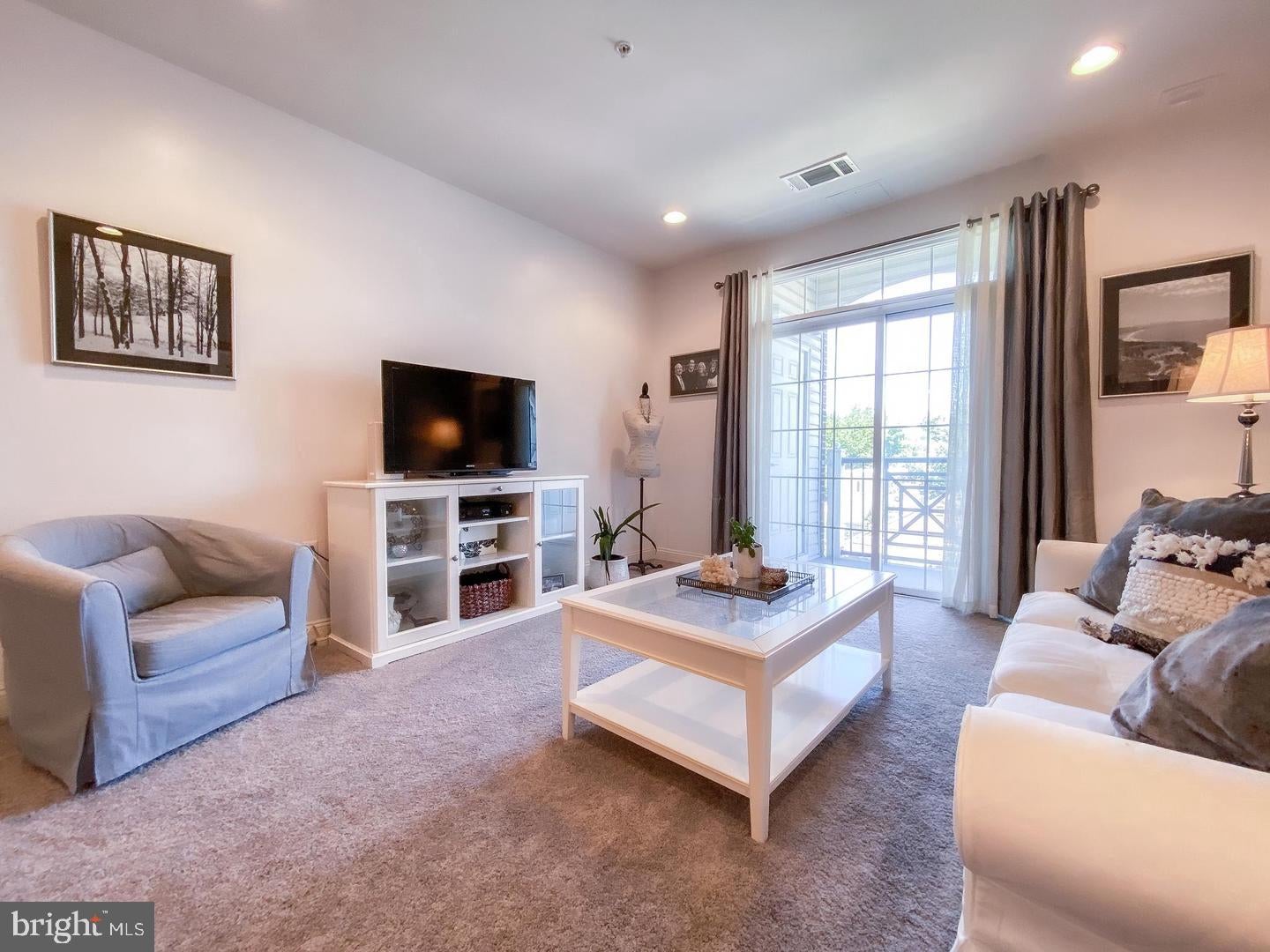 300 W ELM STREET 2331