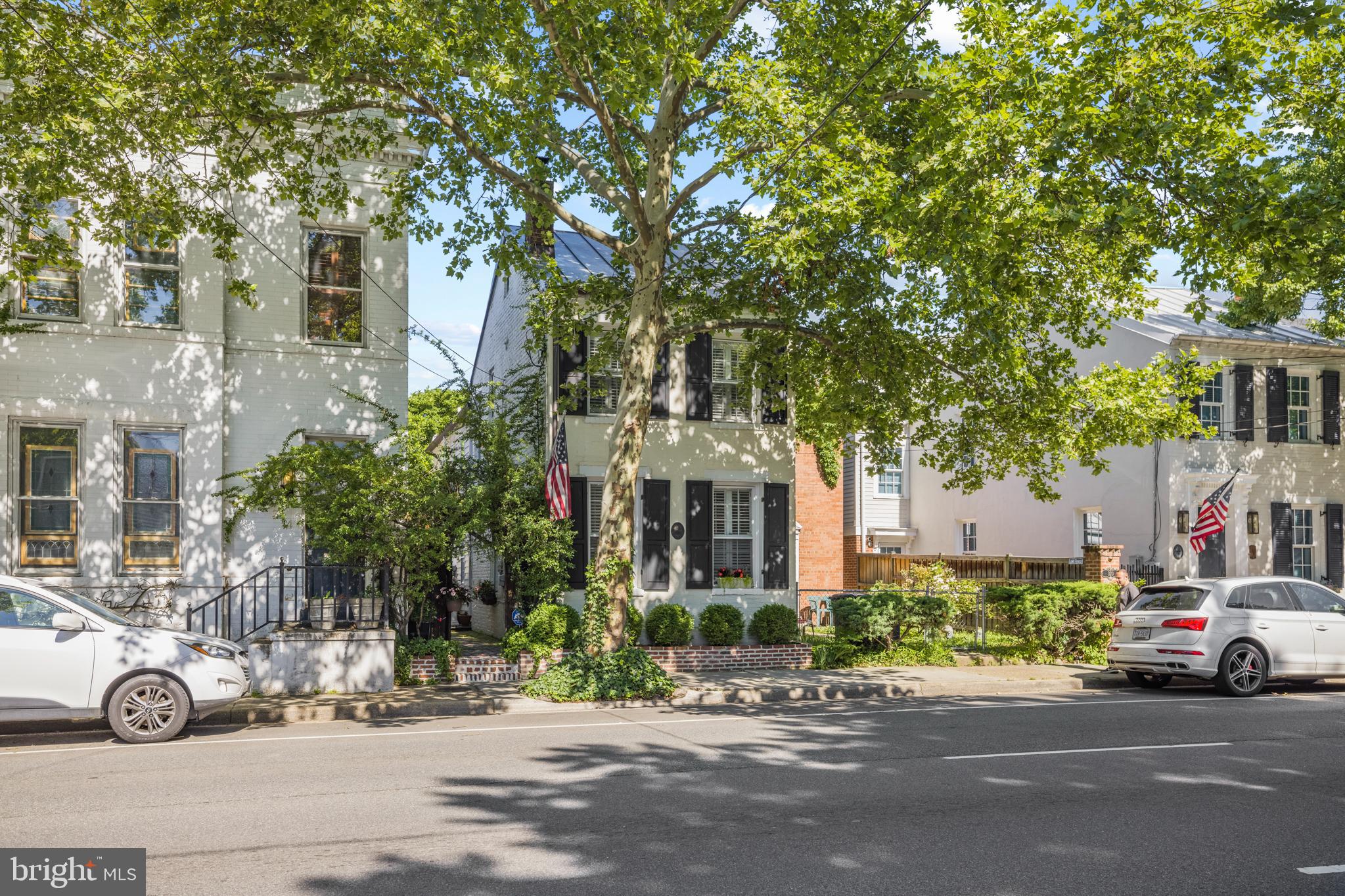HISTORIC OLD TOWN - Residential Lease