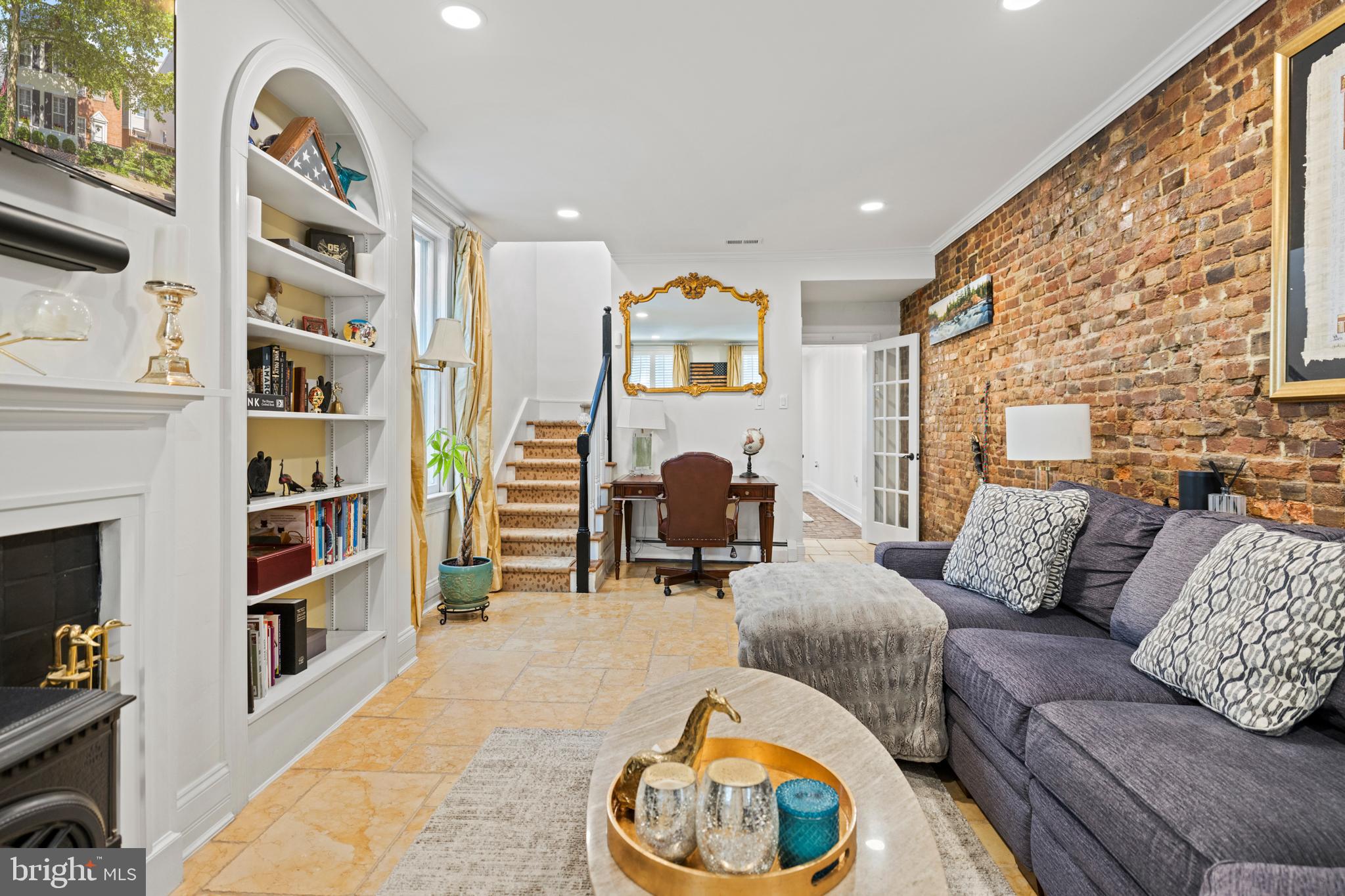 HISTORIC OLD TOWN - Residential Lease