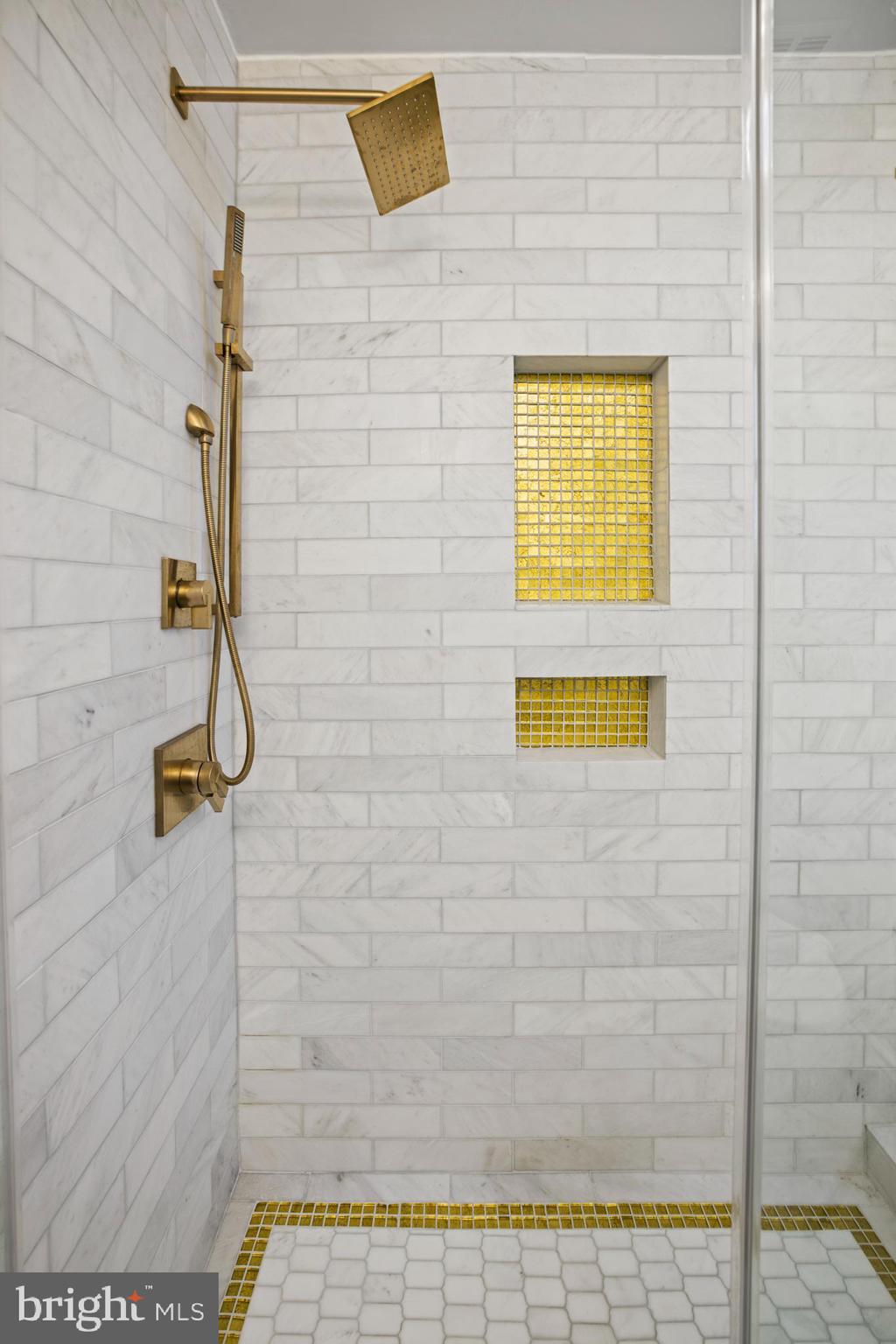 HISTORIC OLD TOWN - Residential Lease