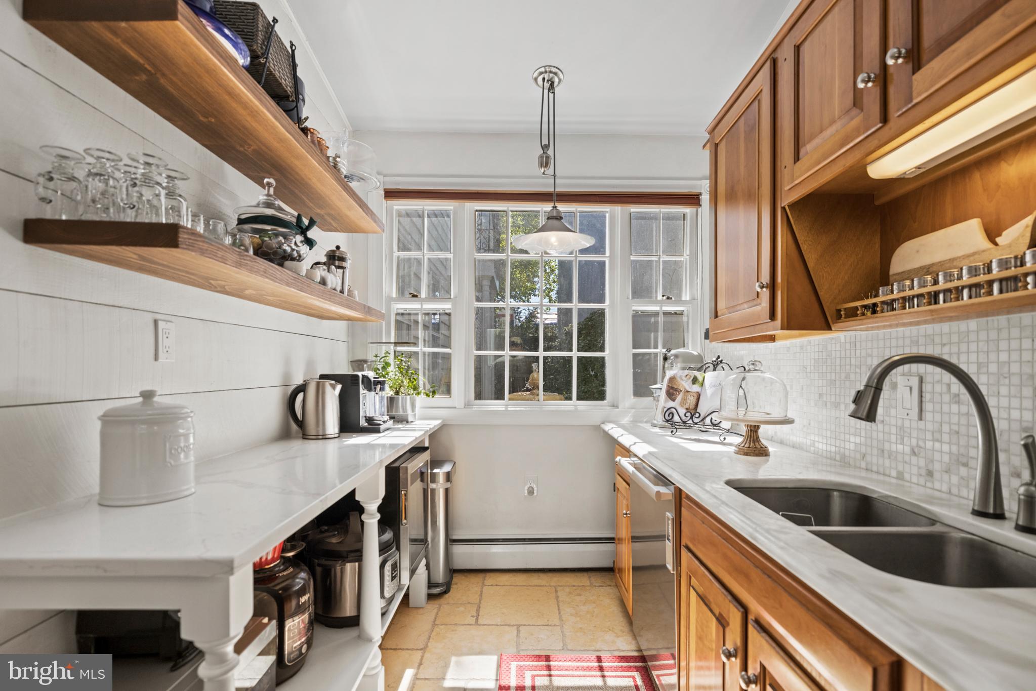 HISTORIC OLD TOWN - Residential Lease