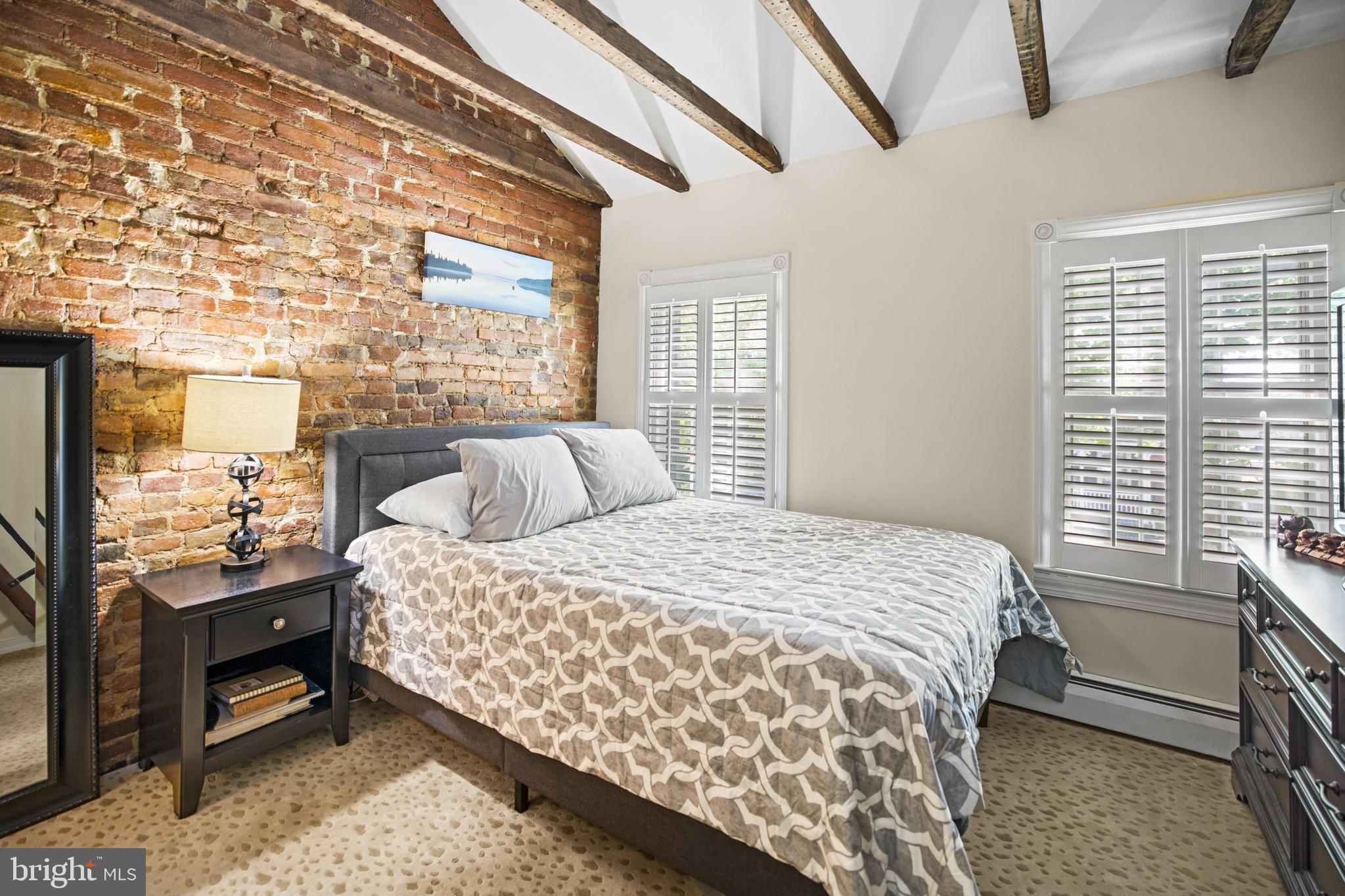 HISTORIC OLD TOWN - Residential Lease