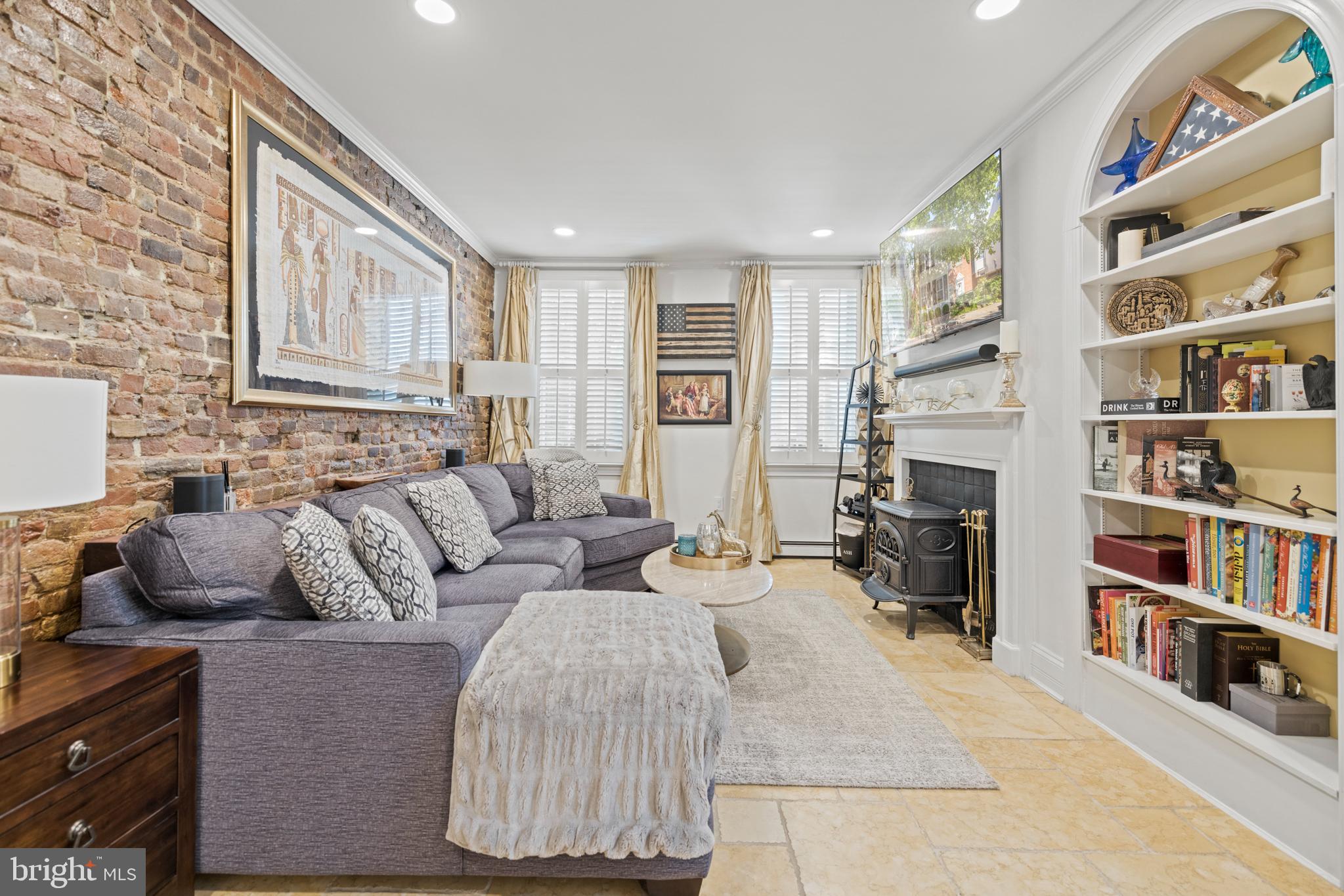 HISTORIC OLD TOWN - Residential Lease