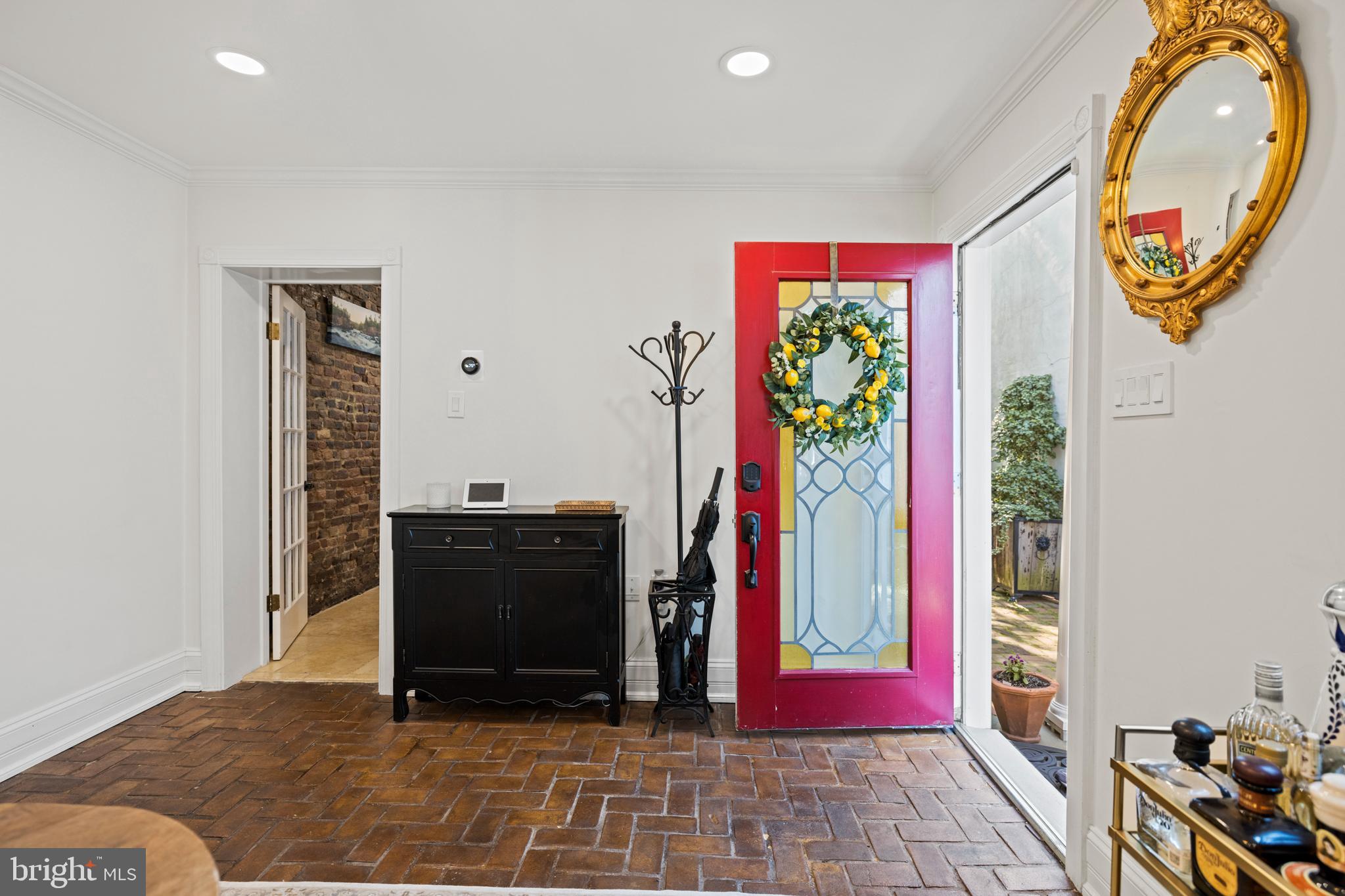 HISTORIC OLD TOWN - Residential Lease