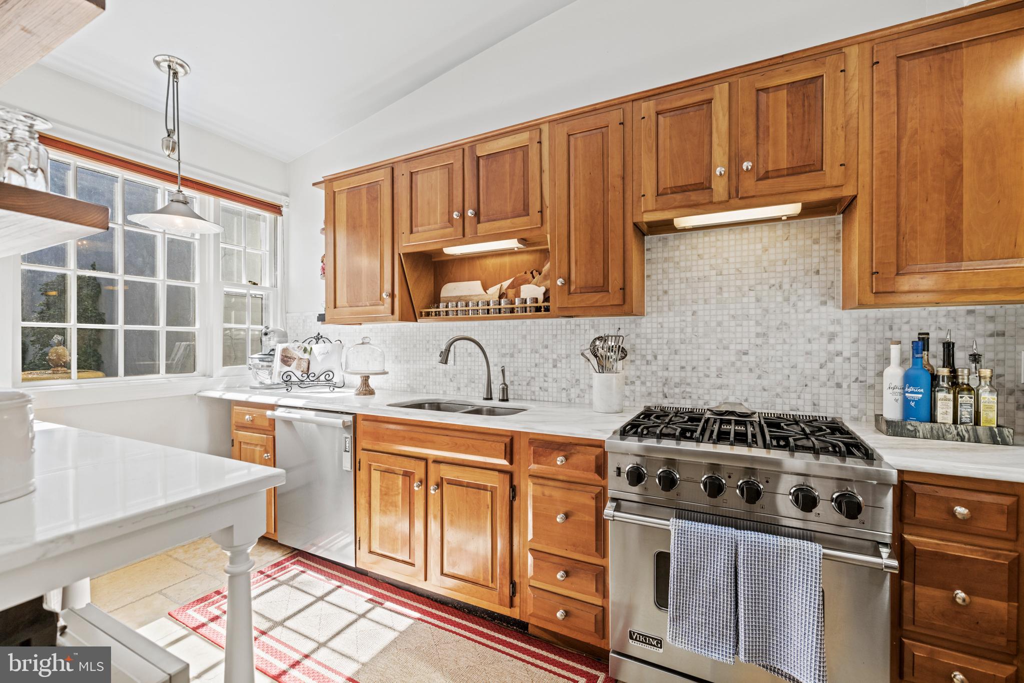 HISTORIC OLD TOWN - Residential Lease