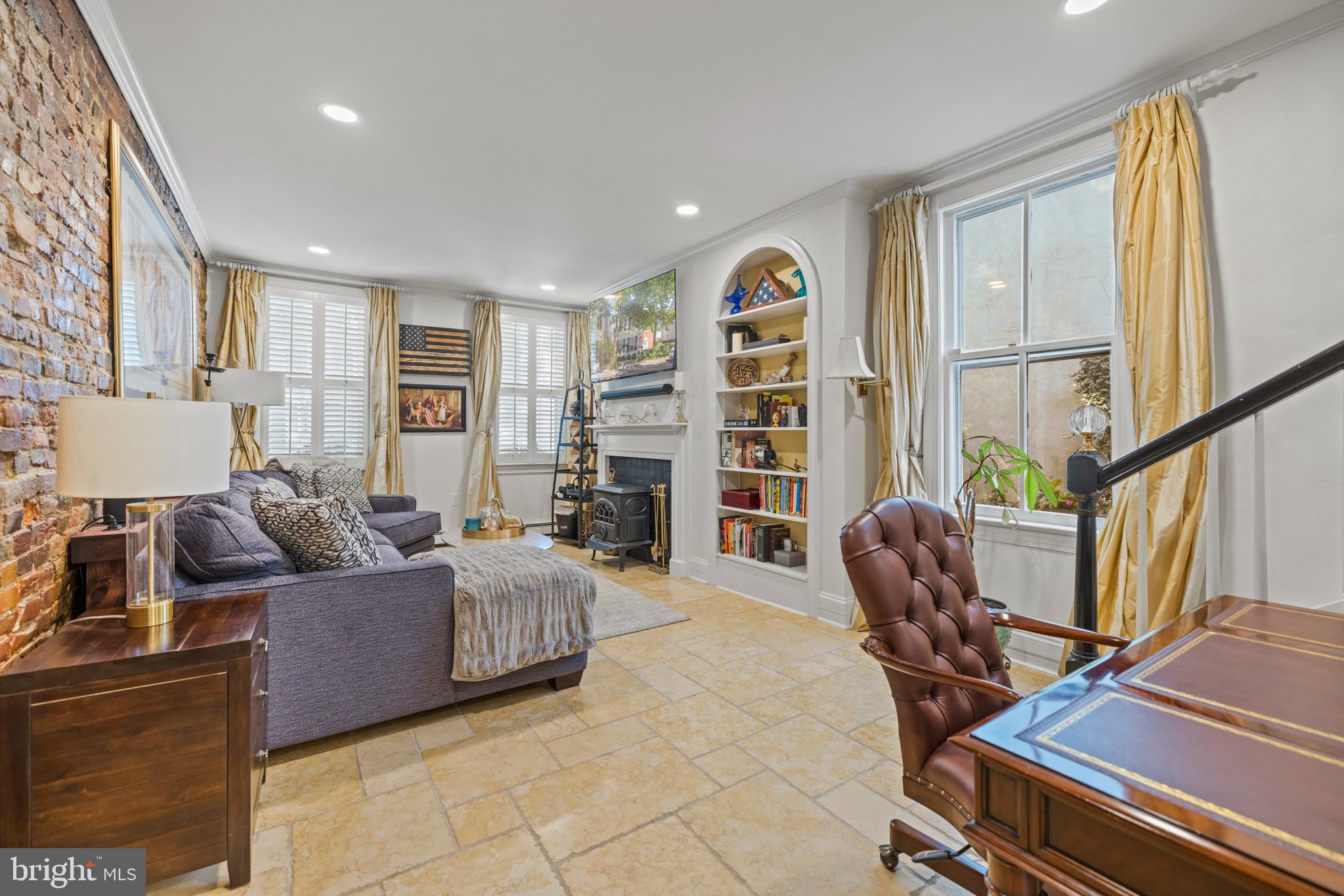 HISTORIC OLD TOWN - Residential Lease