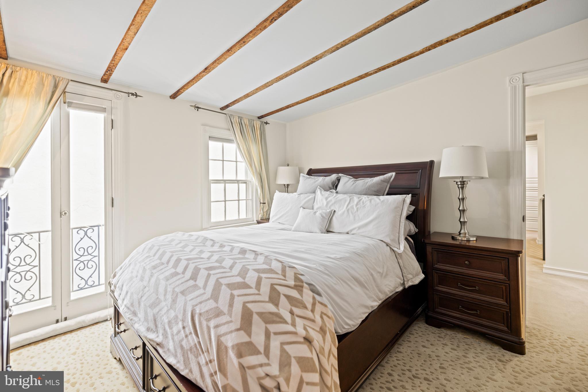 HISTORIC OLD TOWN - Residential Lease