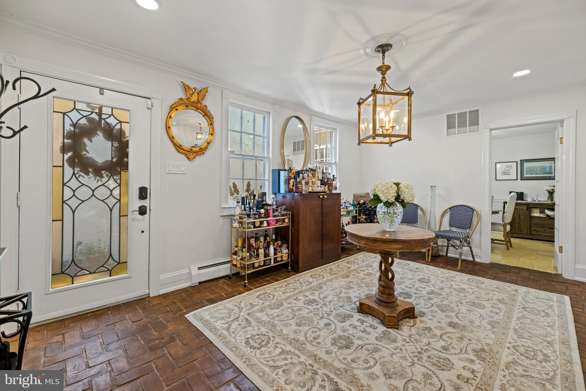 HISTORIC OLD TOWN - Residential Lease