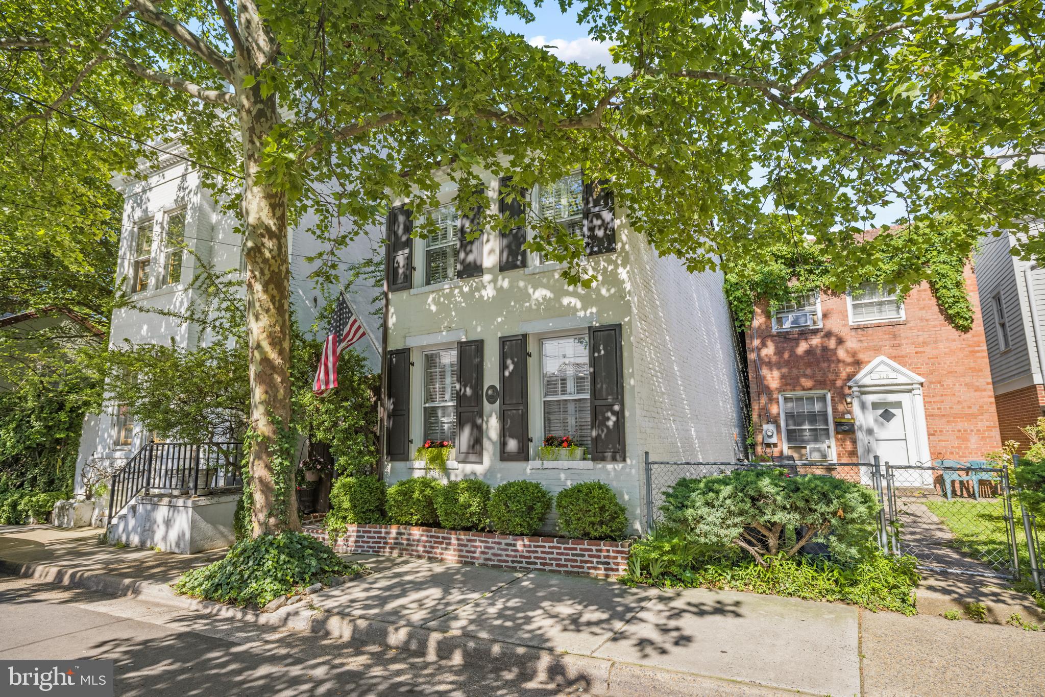 HISTORIC OLD TOWN - Residential Lease